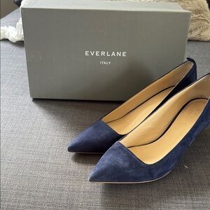 Everlane Navy Blue Kitten Heels Minimalist Suede Design, 6.5